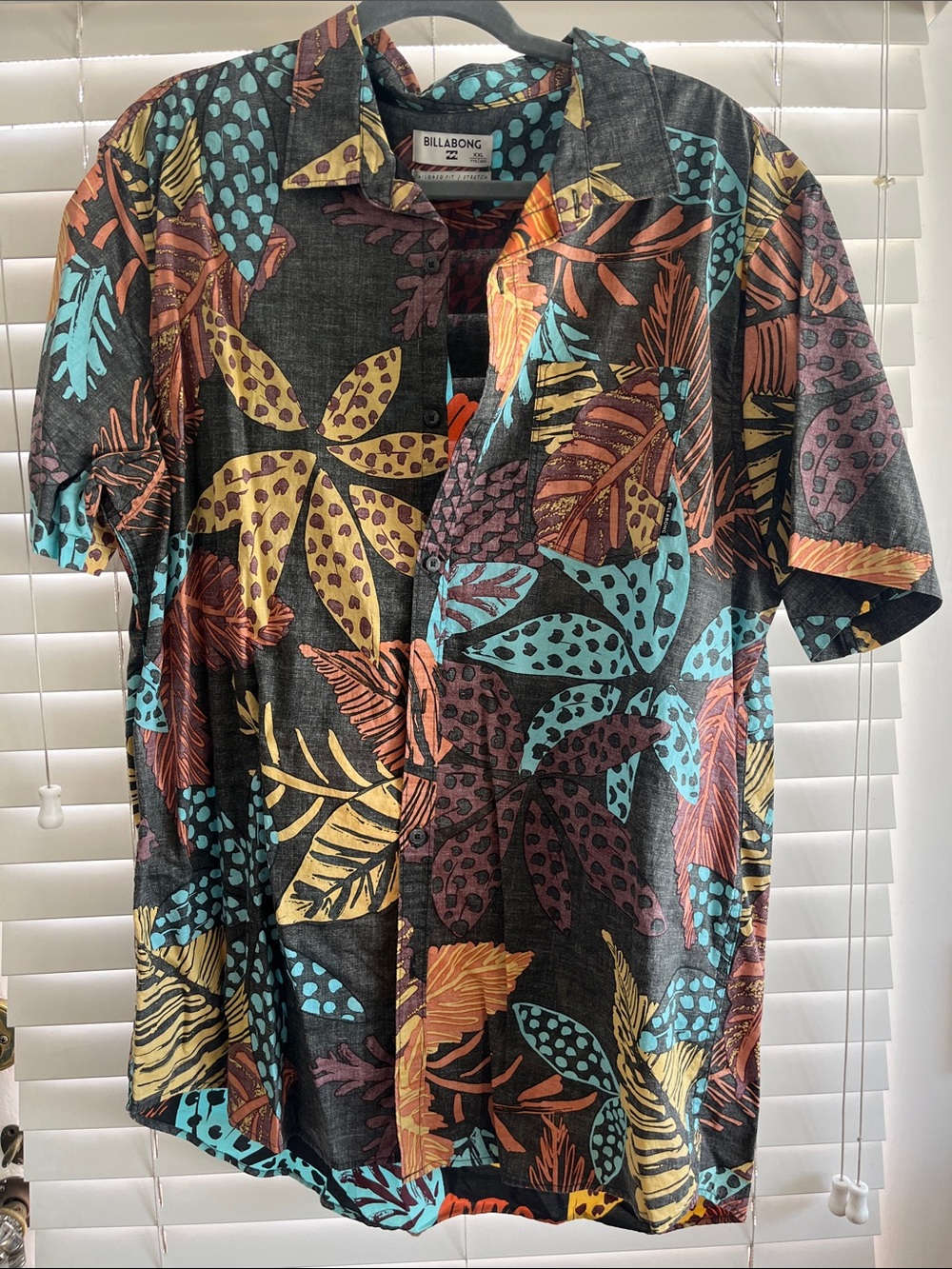 Billabong Men’s Black Tropical Print Short-Sleeve Shirt